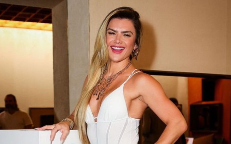 Mirella Santos sorri em foto publicada no Instagram