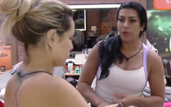 Moranguinho e Deolane Bezerra conversam em A Fazenda