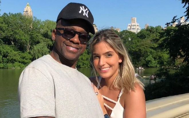 Imagem de Mumuzinho (à esq.) e a ex-mulher, Thainá Fernandes
