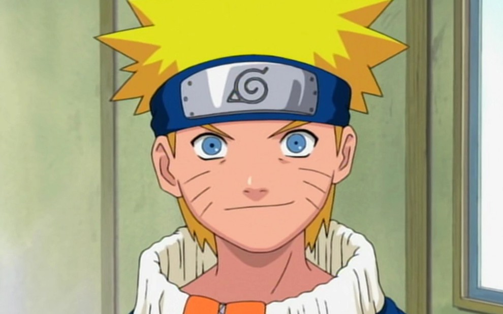 O protagonista do anime Naruto, Naruto Uzumaki, olha de forma séria e sorri levemente no canto da boca