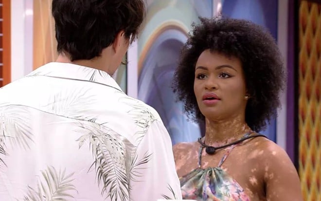 Natália Deodato e Eliezer Netto discutem na cozinha do BBB 22