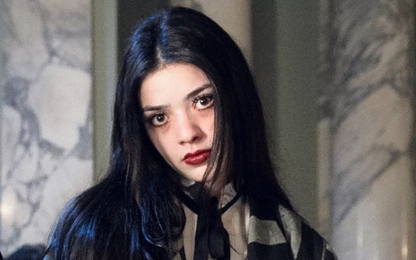 Nathália Falcão com um visual gótico para um papel em Vade Reto, série de 2017