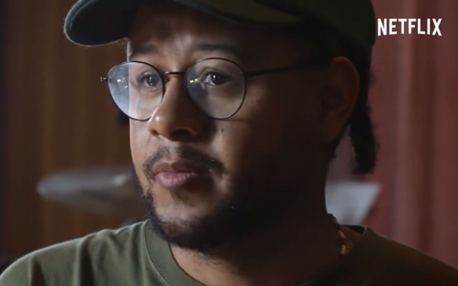 O artista Emicida em cena do filme documental AmarElo - É Tudo pra Ontem, da Netflix