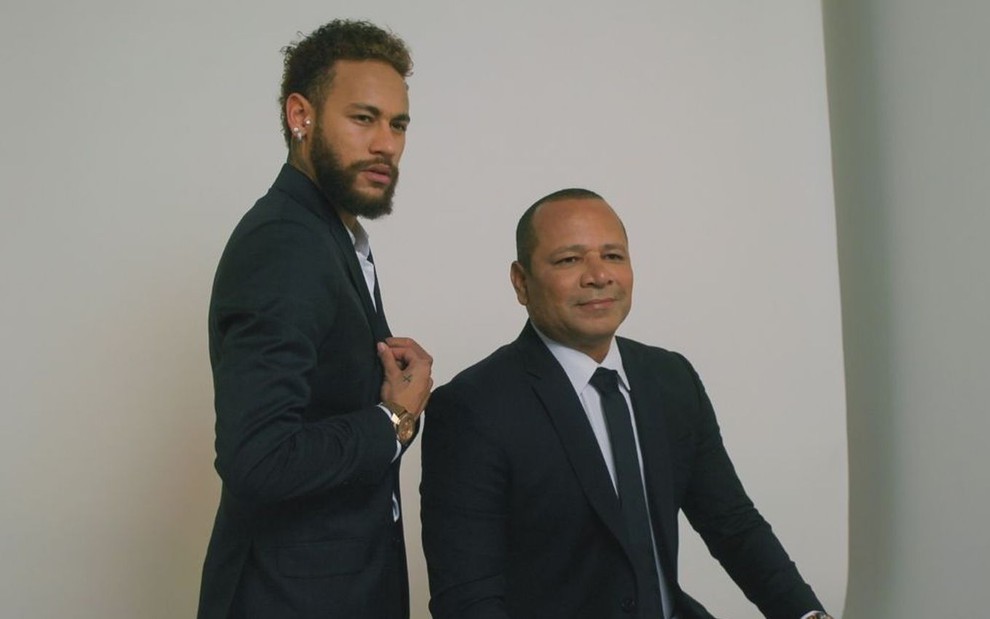 Neymar Jr. e Neymar da Silva Santos em cena do documentário Neymar: O Caos Perfeito, da Netflix