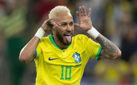 Neymar, da seleção brasileira, comemora gol com uniforme amarelo do Brasil