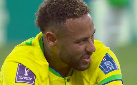 Imagem de Neymar chorando na estreia do Brasil na Copa do Mundo