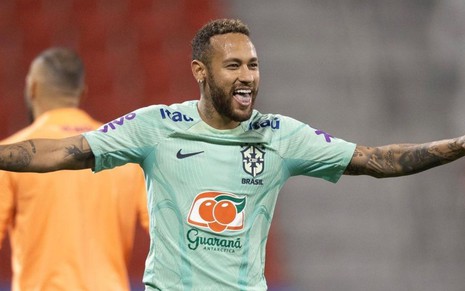 Imagem de Neymar durante treino da Seleção Brasileira no Catar