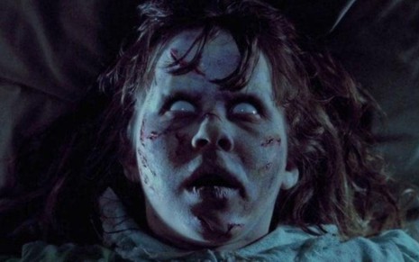 Linda Blair em cena de O Exorcista