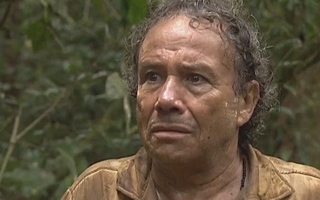 O ator Stênio Garcia com expressão séria em cena de O Rei do Gado