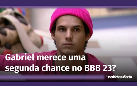 De touca e camiseta cor de rosa, Gabriel Tavares com cara de assustado na sala do BBB 23