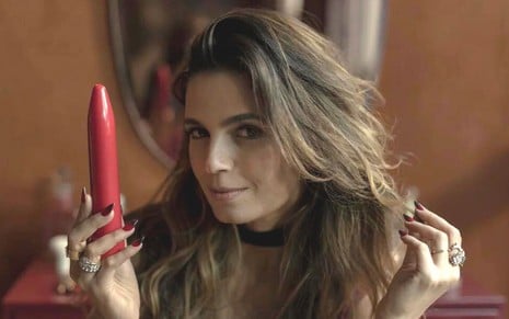 Emanuelle Araujo em cena da série Olhar Indiscreto, da Netflix; ela está no elenco da produção