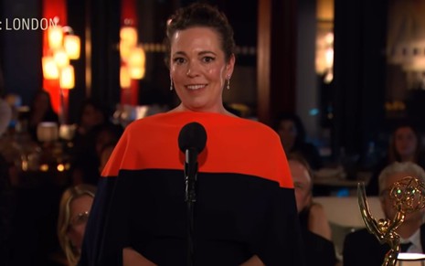 Olivia Colman durante a cerimônia do Emmy 2021