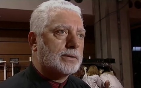 Paco Rabanne em transmissão de desfile de 1999