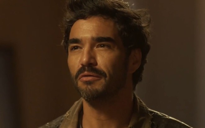 Caio Blat em cena como Pajeú na novela Mar do Sertão