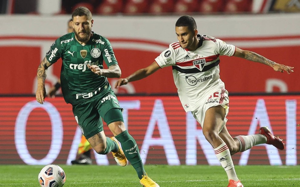 Foto do jogador Zé Rafael (à esquerda), do Palmeiras, disputando bola com o jogador Nestor (à direita), do São Paulo, durante partida válida pelas quartas de final, ida, da Copa Libertadores, no Estádio do Morumbi