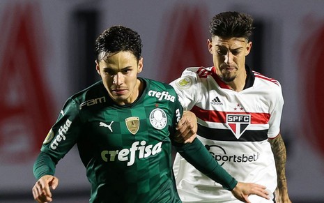 Imagem com Raphael Veiga do Palmeiras à esquerda e Rigoni do São Paulo; ambos em ação no Brasileirão