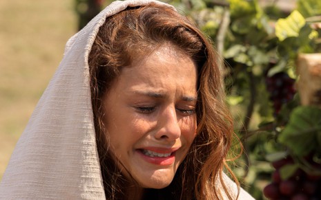 Paloma Bernardi chora em cena como Bateseba na novela Reis