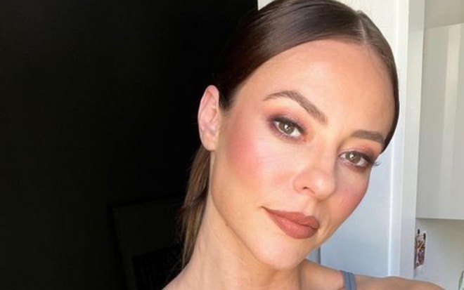 Paolla Oliveira maquiada em selfie postada no Instagram