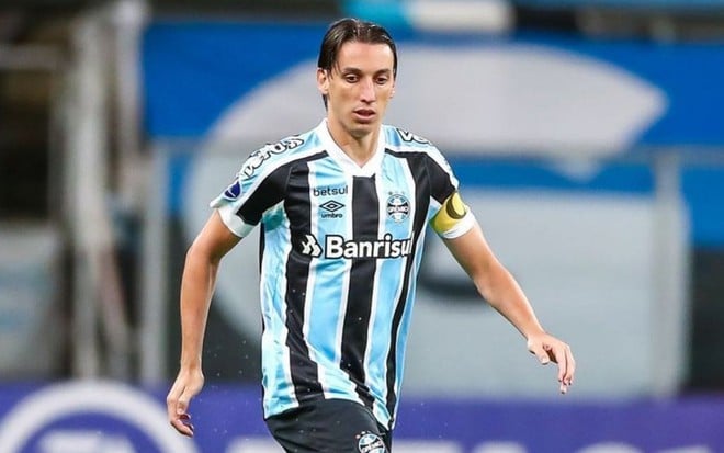 Imagem de Pedro Geromel durante jogo do Grêmio