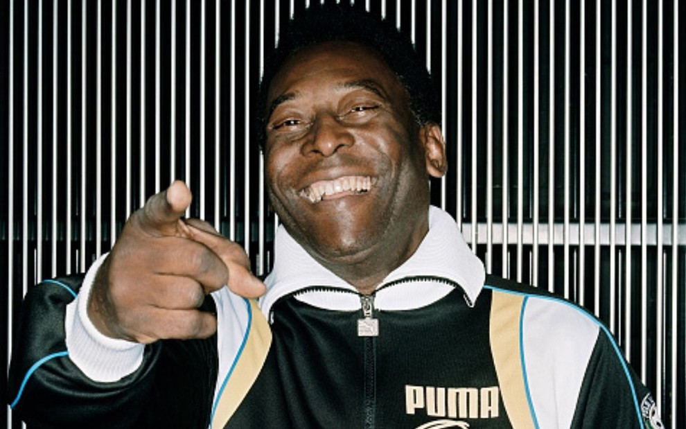 Imagem de Pelé com agasalho da Puma