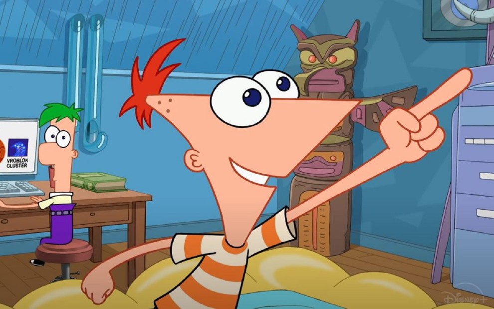 Phineas, protagonista do desenho, aponta para cima, enquanto Ferb observa