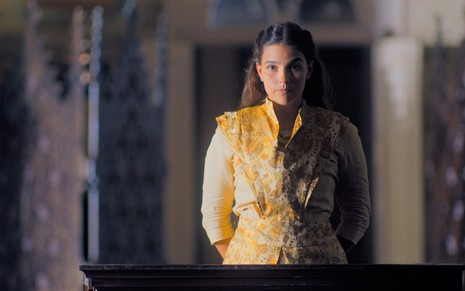 Gabriela Medvedovski surge como Pilar em cena da novela das seis da Globo