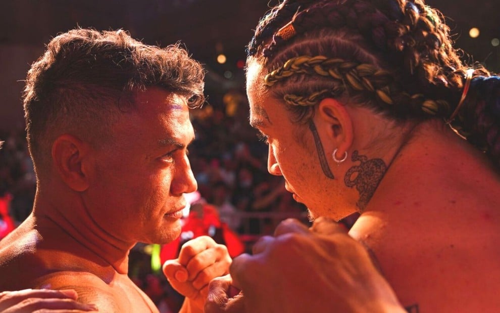 Pop e Whindersson Nunes se encaram durante evento de luta de boxe