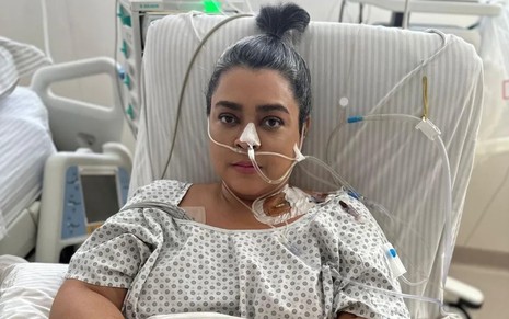 Preta Gil está com aparelhos hospitalares por todo o corpo, em foto publicada domingo (20), no Instagram
