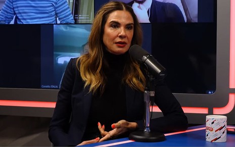 Luciana Gimenez no programa Chupim, na rádio Metropolitana, em 11 de novembro de 2021