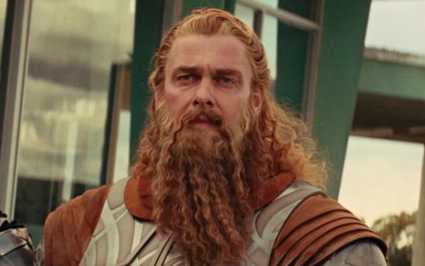 Ray Stevenson em cena de Thor (2011)
