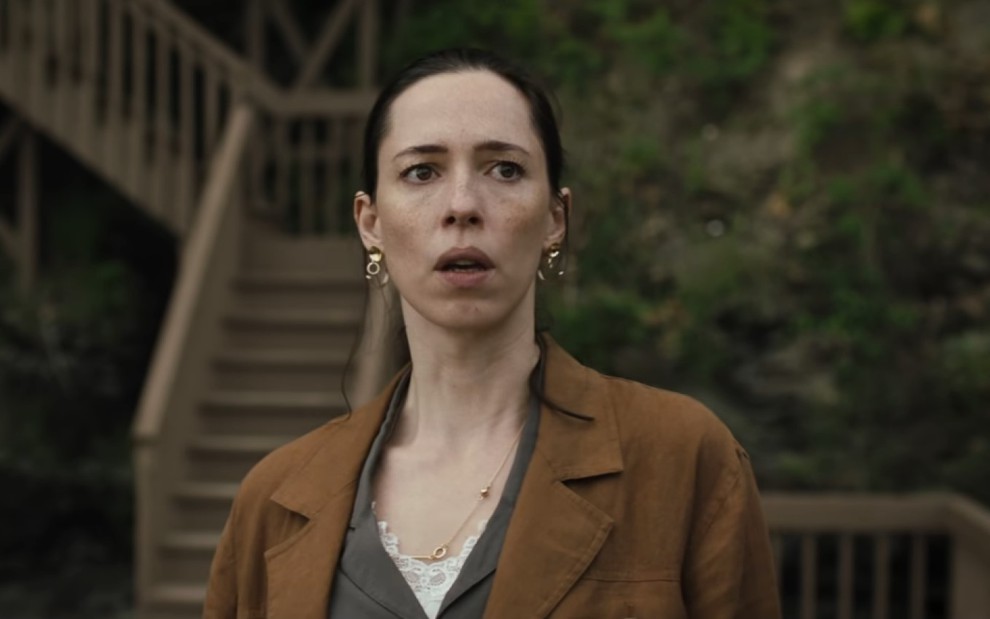 Rebecca Hall em cena de A Casa Sombria