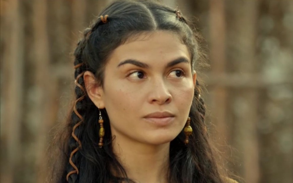 Allana Lopes em cena de Gênesis: atriz está caracterizada como Bila