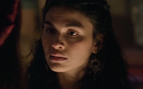 Allana Lopes em cena de Gênesis: atriz está caracterizada como Bila