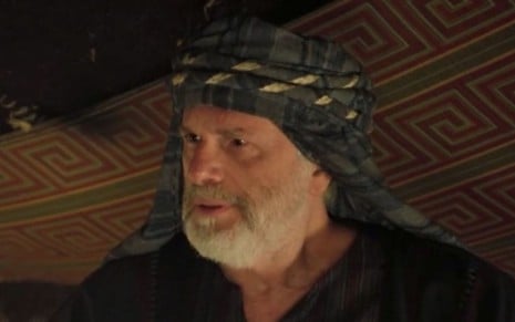 Henri Pagnocell em cena de Gênesis: ator está caracterizado como Isaque