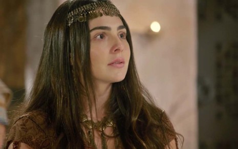 A atriz Marcela Barrozo está caracterizada como Uriala em cena de Gênesis