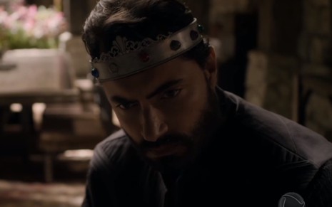 Saul (Carlo Porto) em cena de Reis