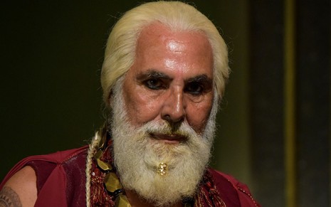 Anselmo Vasconcellos caracterizado como Guedór em foto de divulgação da novela Reis