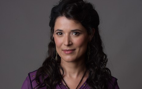 A atriz Manuela do Monte está caracterizada como Hagite da novela Reis, da Record
