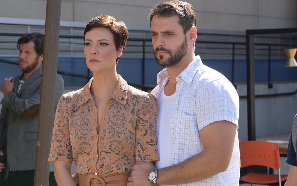 Camila Rodrigues e Felipe Cunha em cena de Topíssima e Mariana Ximenes e João Baldasserini em gravação de Haja Coração