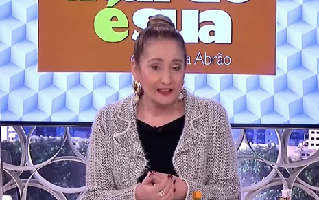 Sonia Abrão nos estúdios do A Tarde É Sua, da RedeTV!