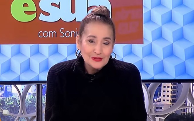 Sonia Abrão no comando da edição gravada do A Tarde É Sua, da RedeTV!