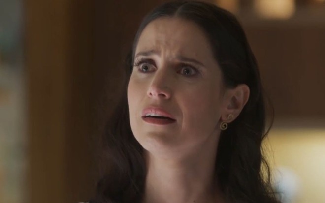 Mel Lisboa como Regina na novela Cara e Coragem