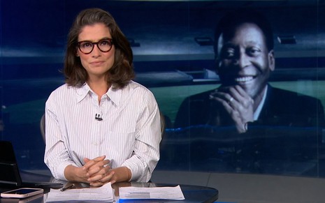 Foto de Renata Vasconcellos no plantão sobre a morte de Pelé na Globo