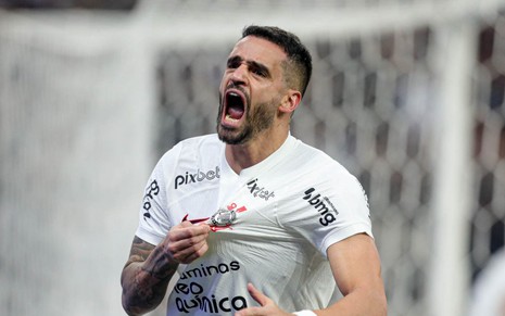 Renato Augusto grita ao comemorar gol do Corinthians na Neo Quimíca Arena, em São Paulo