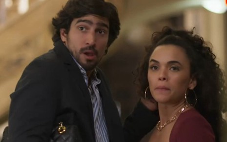 Tertulinho (Renato Góes) e Xaviera (Giovana Cordeiro) em cena da novela Mar do Sertão