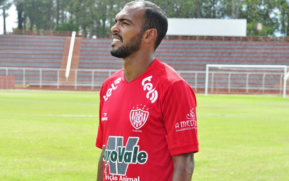 O jogador Richarlyson com camisa vermelha do clube Noroeste, de Bauru (SP): ídolo do São Paulo pode ser o novo comentarista de futebol da Globo