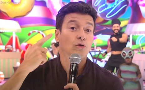 Rodrigo Faro durante quadro Vai Dar Namoro, do Hora do Faro