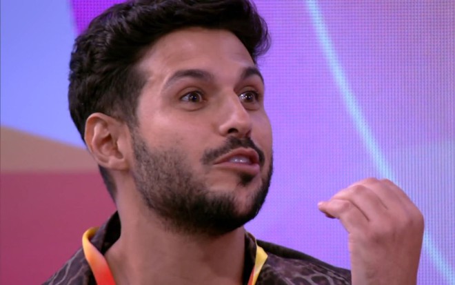 Rodrigo Mussi no encontro dos eliminados do BBB 22