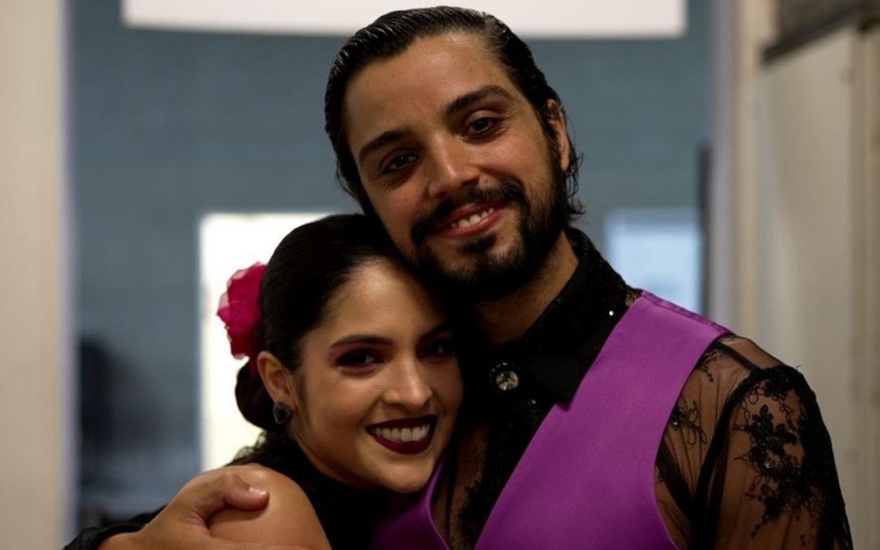 Imagem de Nathália Ramos e Rodrigo Simas nos bastidores da Super Dança dos Famosos