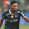 O jogador de futebol Rony comemora gol do Palmeiras contra a Ponte Preta em jogo transmitido pela Recor